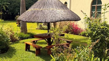 Comfort-Zimmer, Gartenblick | Speisen im Freien