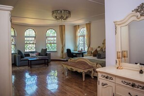 Luxury-Suite, Gartenblick | Wohnbereich