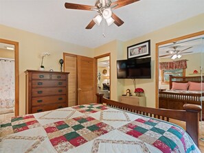 2 bedrooms, iron/ironing board, Internet, bed sheets