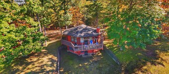 Eagle River Trailside Cabin – Sleeps 6 - 2 Bathrooms and Full Kitchen