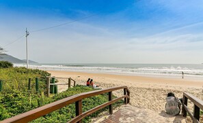 Beach - Apto em Condominio pe na Areia, c/ Piscina Mhr308 (Florianópolis)