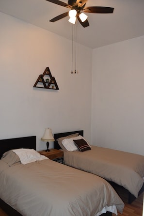 Iron/ironing board, Internet, bed sheets