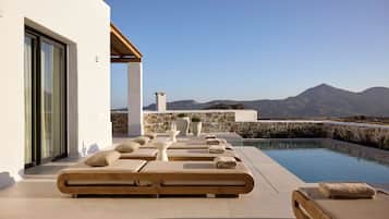 Seasonal outdoor pool, sun loungers