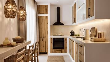 Villa Aethera Milos | Cozinha privada | Geladeira, micro-ondas, fogão, lava-louças