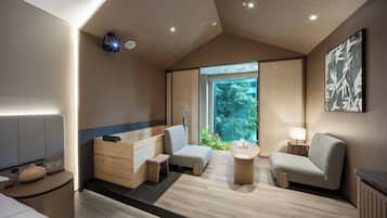 Executive Double Room, City View | Living area