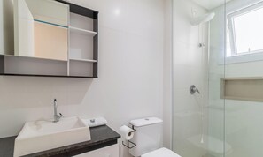 เบสิกอพาร์ทเมนท์ | ห้องน้ำ | ฝักบัว