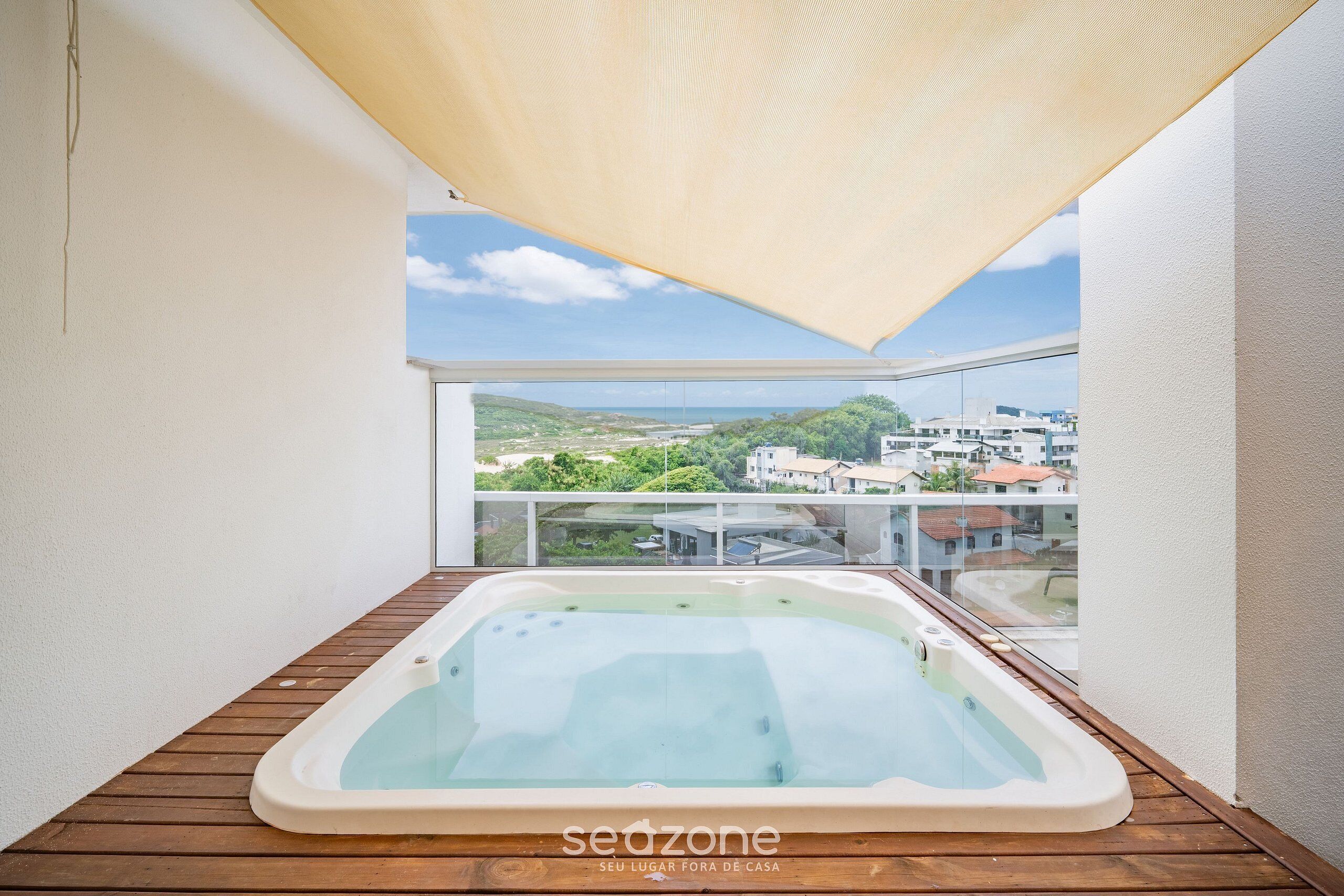 Basic Apartment | Indoor spa tub