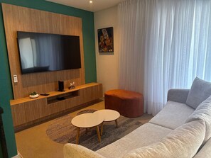 Basic Apartment | Living area