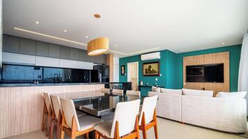 Basic Apartment | Dining