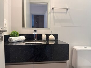 Basic Apartment | Bathroom