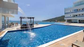 Basic Apartment | Pool