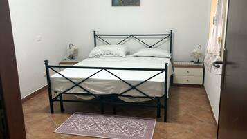 1 Schlafzimmer, BĂŒgeleisen/BĂŒgelbrett, BettwĂ€sche