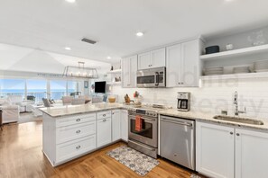 Condo, 3 Bedrooms | Private kitchen | Fridge, oven, coffee/tea maker