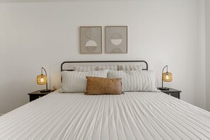 4 Schlafzimmer, laptopgeeigneter Arbeitsplatz, Bügeleisen/Bügelbrett