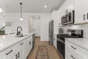 Casa adosada, 4 habitaciones | Cocina privada | Frigorífico, horno, cafetera o tetera y tostadora