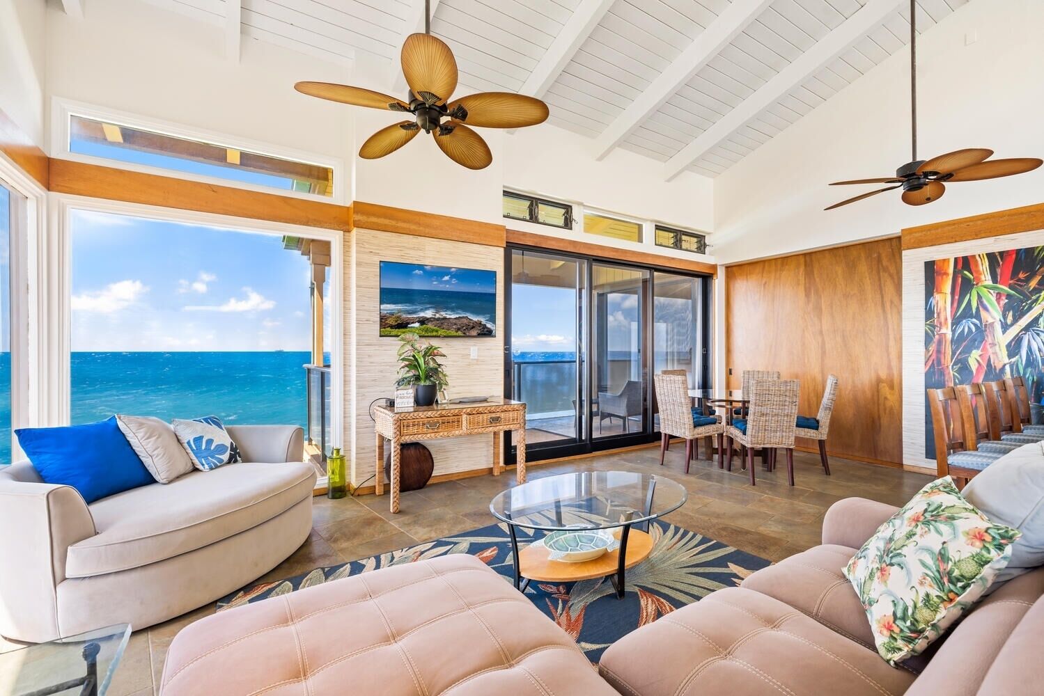 Condo, 2 Bedrooms | Living area