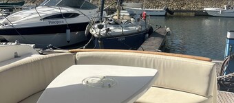 Sea Bloom II - Night in a fancy speedboat