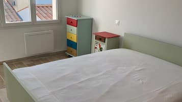3 bedrooms, iron/ironing board, WiFi