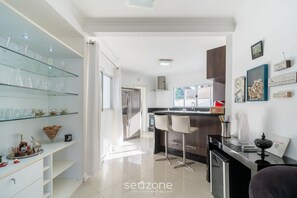 Villa | Private kitchen - 4B House w Pool in Jurere Internacional Mer0671 (Florianópolis)