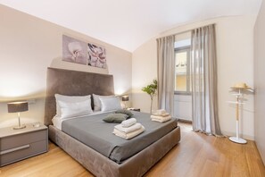 3 bedrooms, in-room safe, desk, iron/ironing board