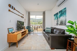 Apartamento básico | Área de estar | TV