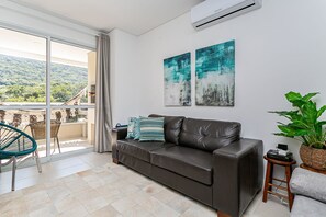 Basic Apartment | Living area