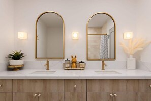 Shower, hair dryer, towels, shampoo - D&G Retreat-Pool & Sports Court-Central Scottsdale (Scottsdale)