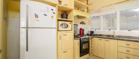 Basic Apartment | Private kitchen | Cookware/dishes/utensils