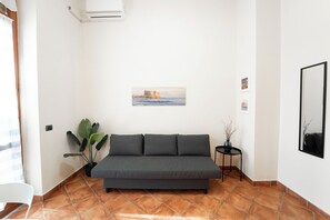 ファミリー ルーム ガーデンビュー | デスク、ノートパソコン用作業スペース、遮光カーテン、アイロン / アイロン台