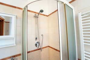 Double Room, Garden View | Bathroom | Shower, hair dryer, towels, soap - Il Cantico Home (Naples)