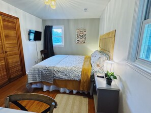 3 bedrooms, desk, free WiFi, bed sheets