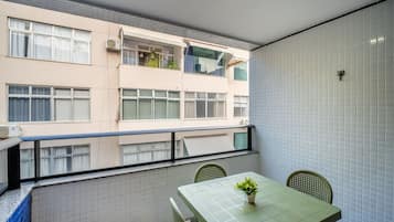 Apartamento básico | Opções para refeição ao ar livre