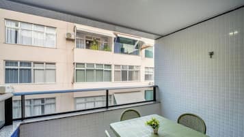 Apartamento básico | Opções para refeição ao ar livre