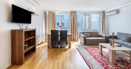 Apartment 'Aldars 6' mit Balkon, WLAN und Klimaanlage