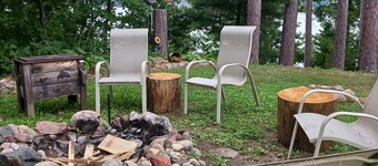 Peaceful 2-bedroom cabin in Elcho on Lower Post Lake.