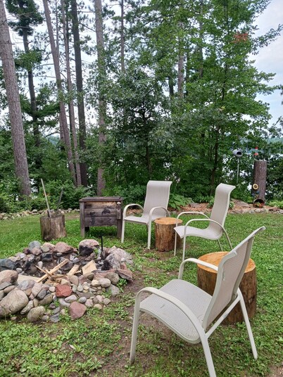 Peaceful 2-bedroom cabin in Elcho on Lower Post Lake.