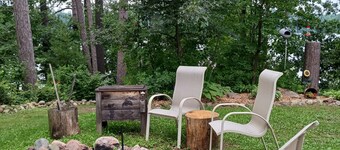 Peaceful 2-bedroom cabin in Elcho on Lower Post Lake.