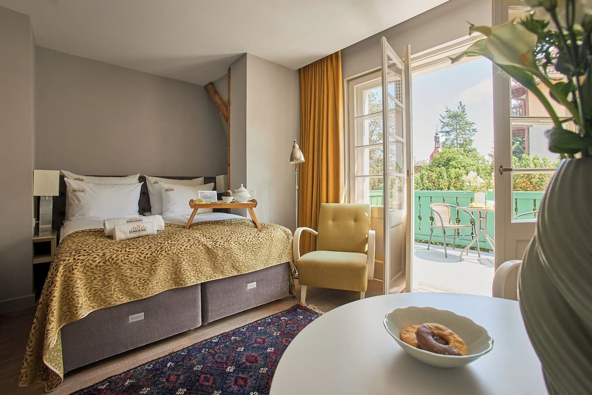 Deluxe Studio, 1 Queen Bed, Balcony | Premium bedding, individually decorated, individually furnished