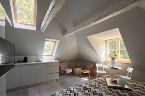 Estudio Deluxe, 1 cama de matrimonio, baño privado | Ropa de cama de alta calidad y decoración individual