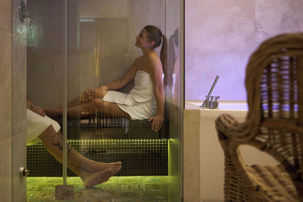 Estudio Deluxe, 1 cama de matrimonio con sofá cama, sauna | Baño | Ducha y cabezal de ducha tipo lluvia