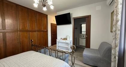 Room-charming Guest Room in Florence Cou