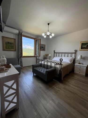 Room-charming Guest Room in Florence Cou