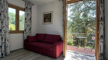 Chambre, 1 chambre, accessible aux personnes à mobilité réduite, balcon | Coin séjour