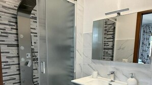 Room, 1 Bedroom, Accessible, Balcony | Bathroom - Room-villa Casavecchia Caselli (Dicomano)