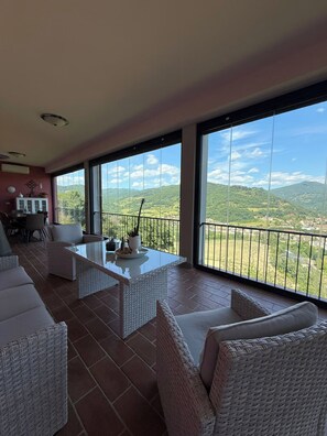 Room, 1 Bedroom, Accessible, Patio | Living room