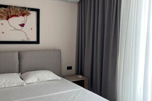 1 habitación, tabla de planchar con plancha, internet y ropa de cama 