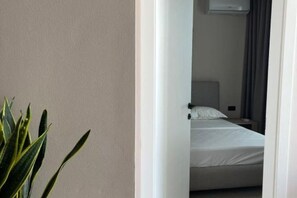 1 bedroom, iron/ironing board, internet, bed sheets