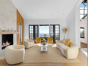 Interior - Villa Costera - Malibu Lookout Mediterranean with Multi-Level Living (Malibu)
