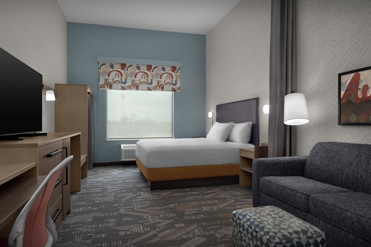 1 King Bed Hearing Accessible Studio Suite