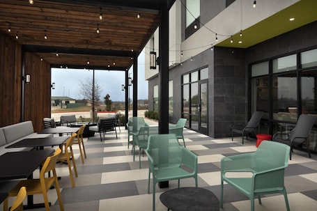 Terrace/patio. Home2 Suites By Hilton Taylor